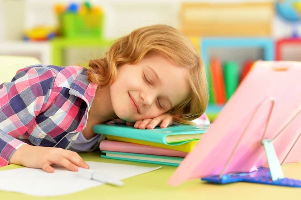 Linda Colegiala Durmiendo Mesa Después Hacer Tarea Casa — Foto de Stock