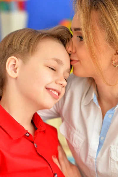 Mother Son Posing Home — Stock Photo, Image