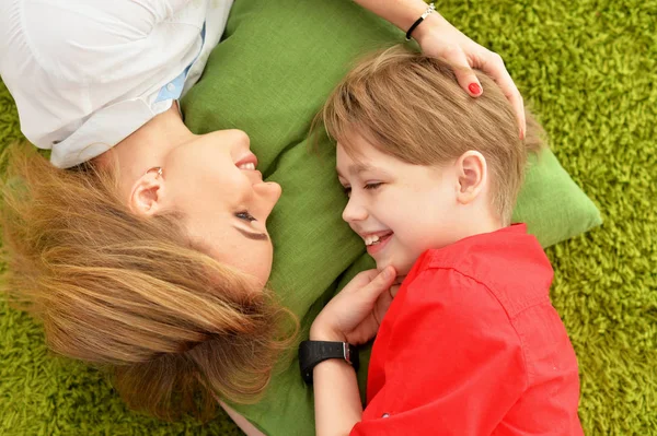 Mother Son Posing Home — Stock Photo, Image