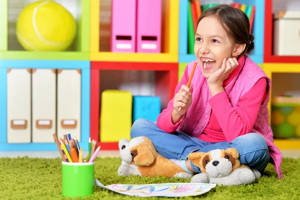 Schattig Klein Meisje Vloer Tekening — Stockfoto