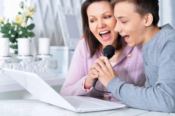Emotional Mother Son Using Modern Laptop Singing — Stock Photo, Image