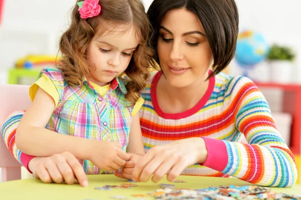 Mother Little Daughter Collecting Puzzle — Stock Photo, Image