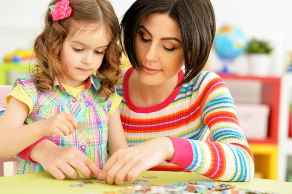 Mother Little Daughter Collecting Puzzle — Stock Photo, Image