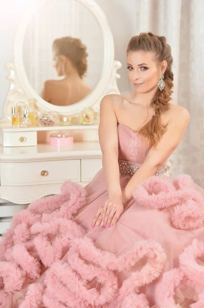 Beautiful Young Woman Pink Dress Posing — Stock Photo, Image