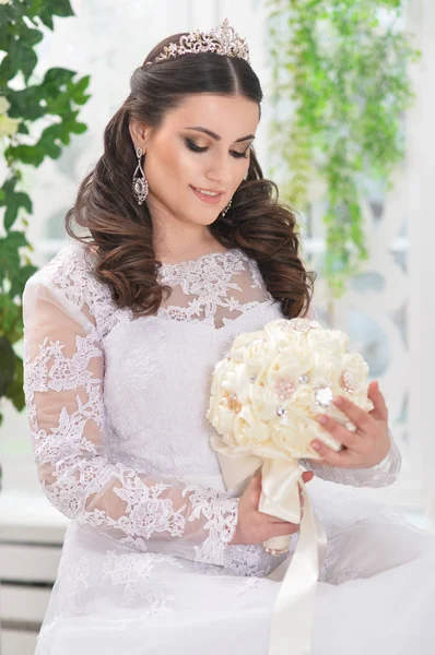 Young Beautiful Bride White Dress Posing — Stock Photo, Image