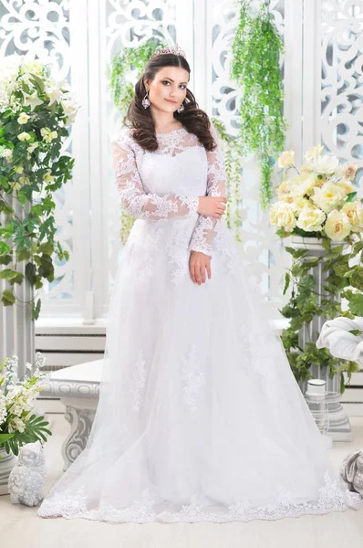 Young Beautiful Bride White Dress Posing — Stock Photo, Image