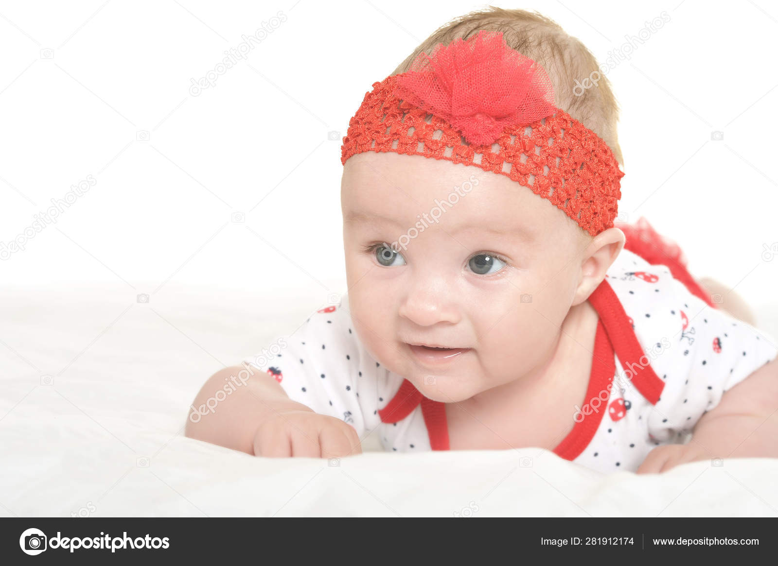 Bebe Fille Mignonne Sur Fond Blanc Image Libre De Droit Par Aletia C Bebe Fille Mignonne Sur Fond Blanc Image Libre De Droit Par Aletia C