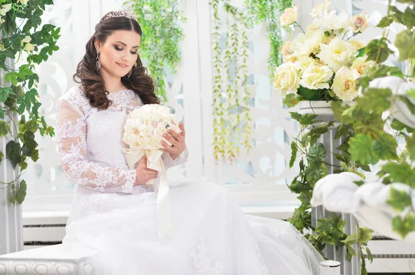 Young Beautiful Bride White Dress Posing — Stock Photo, Image