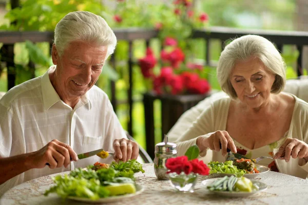 Glad Senior Par Att Äta Middag — Stockfoto