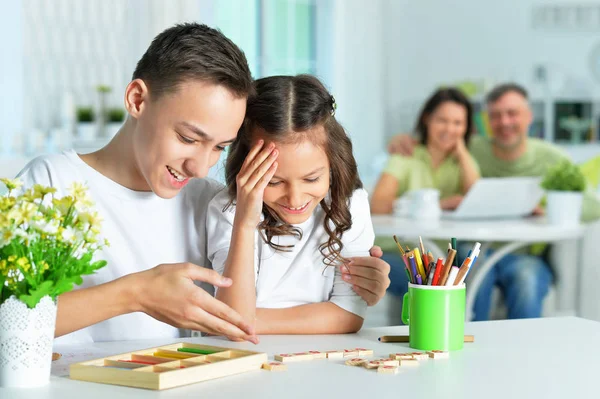 Chica Hermano Estudiando Juntos —  Fotos de Stock