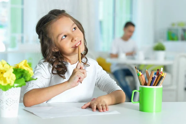 Bonito Sorrindo Menina Desenho Casa — Fotografia de Stock