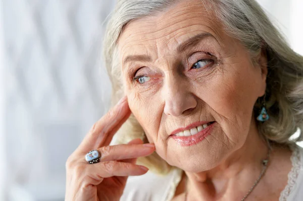 Porträt Einer Glücklichen Seniorin Hause — Stockfoto