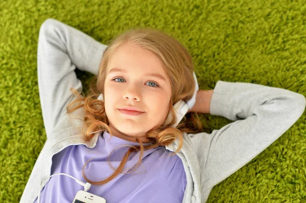 Portret Piękne Teen Dziewczyna Leżąc Podłodze Pokojach — Zdjęcie stockowe