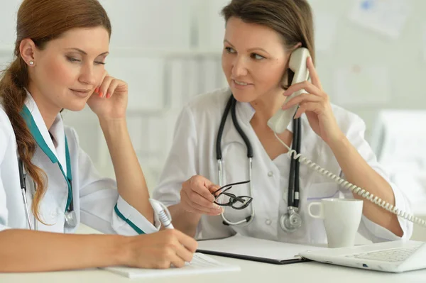 Retrato Los Médicos Trabajo Hospital — Foto de Stock