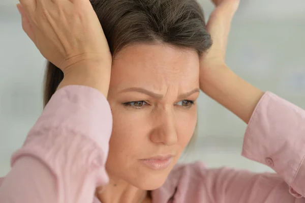 Triste Malata Giovane Donna Casa — Foto Stock