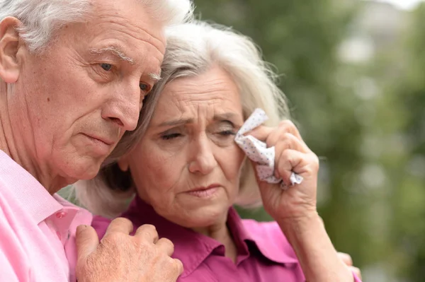 Porträtt Olyckliga Senior Par Parken — Stockfoto