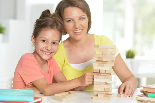 Bambina Sua Madre Giocano Con Blocchi Casa — Foto Stock