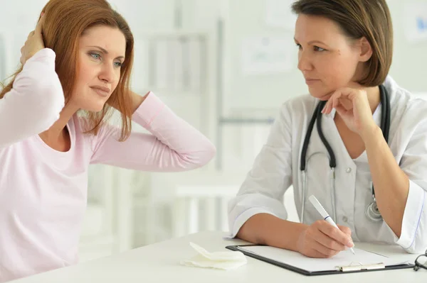 Woman Hospital Caring Doctor — Stock Photo, Image