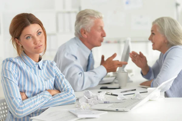 Gruppe Erfolgreicher Geschäftsleute Modernen Büro — Stockfoto