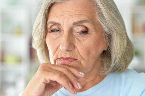 Primer Plano Retrato Triste Mujer Mayor Casa — Foto de Stock