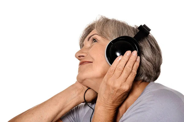 Mujer Mayor Escuchar Una Música Auriculares Aislados Sobre Fondo Blanco —  Fotos de Stock