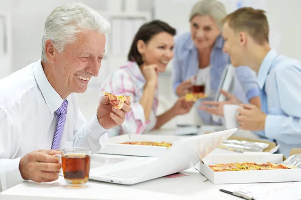 Uomini Affari Che Pranzano Insieme Ufficio Moderno — Foto Stock