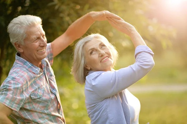 Feliz Pareja Ancianos Bailando Parque Verano —  Fotos de Stock