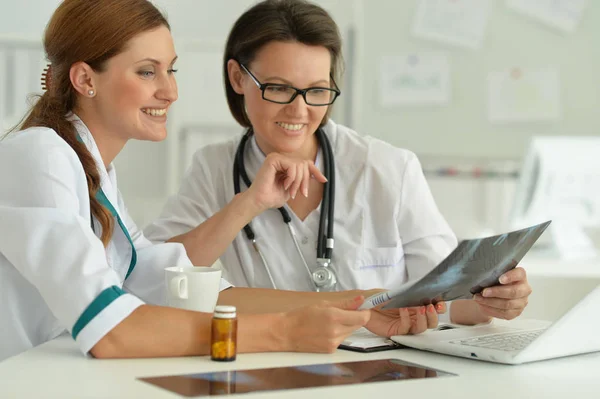 Retrato Los Médicos Trabajo Hospital — Foto de Stock