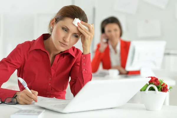 Young Businesswomen Working Modern Office — Stock Photo, Image