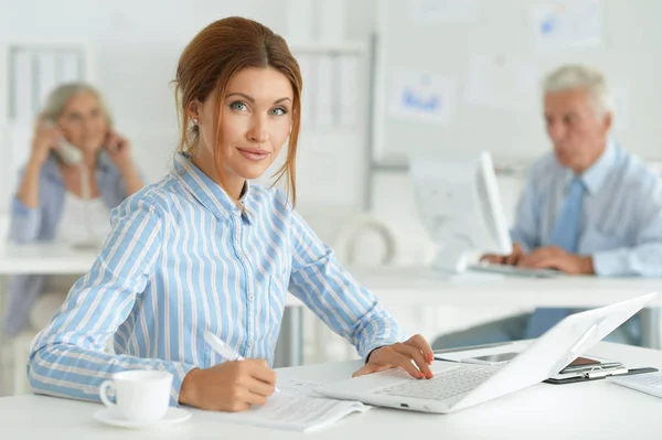 Portrait Beautiful Young Woman Working Office — Stock Photo, Image