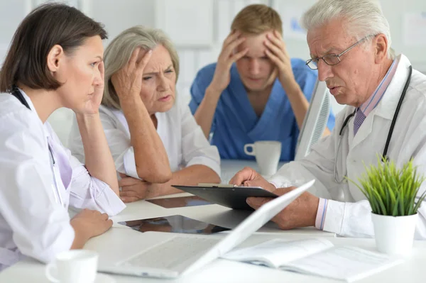 Médecins Professionnels Travaillant Dans Cabinet — Photo