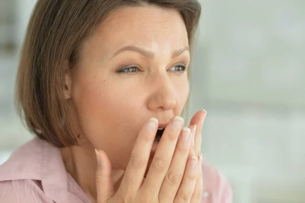 Triste Malata Giovane Donna Casa — Foto Stock