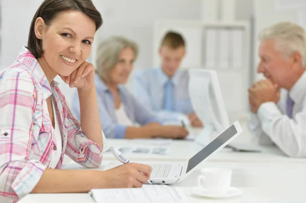 Groep Succesvolle Zakenmensen Modern Kantoor — Stockfoto