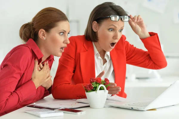 Young Businesswomen Working Modern Office — Stock Photo, Image