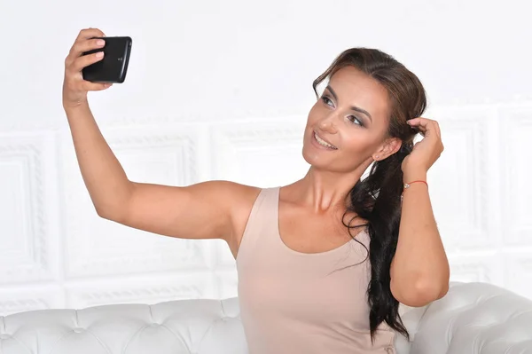 Porträt Einer Schönen Frau Beim Selfie — Stockfoto