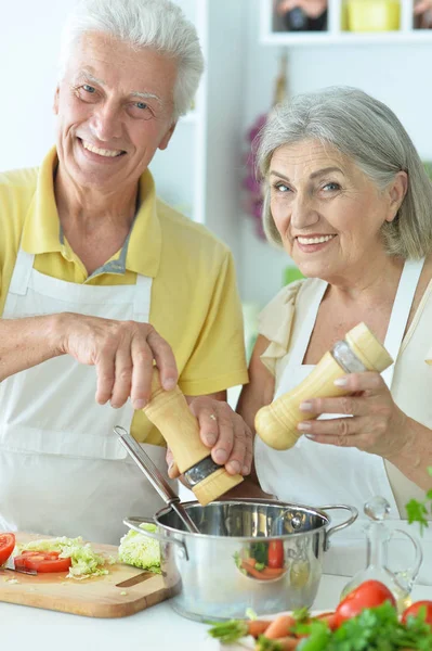 Senior Pareja Cocinar Juntos Cocina —  Fotos de Stock