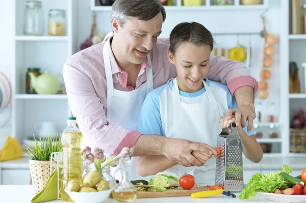 Far Och Son Matlagning Frukost Köket — Stockfoto