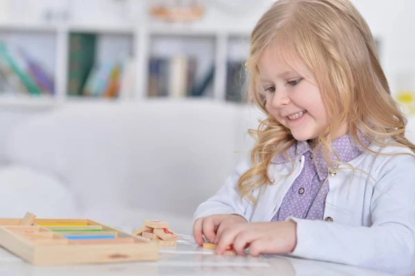 Bonito Menina Jogar — Fotografia de Stock