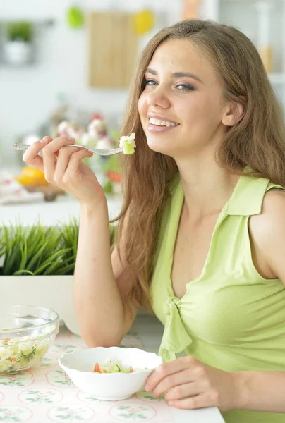 Cute Girl Eating Salad Kitchen — Stock Photo, Image