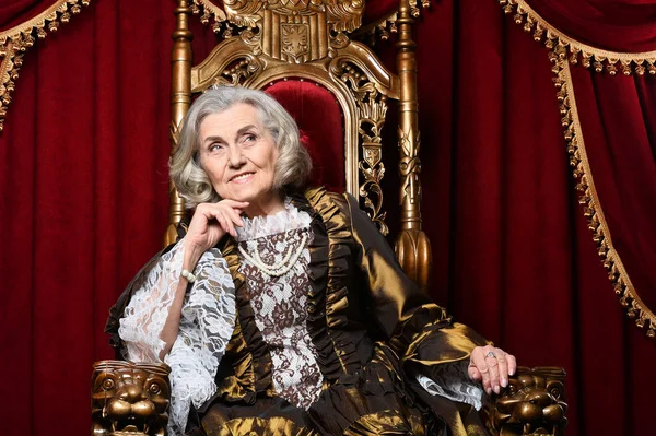 Beautiful Senior Queen Throne — Stock Photo, Image