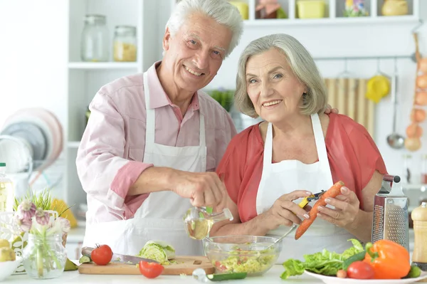 Senior Pareja Cocinar Juntos Cocina — Foto de Stock