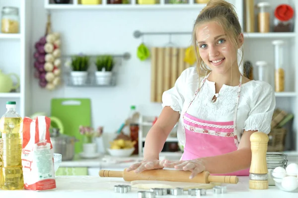 Niña Horneando Cocina — Foto de Stock