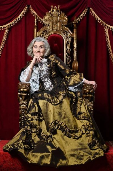 Krásná Starší Žena Královny Trůn — Stock fotografie