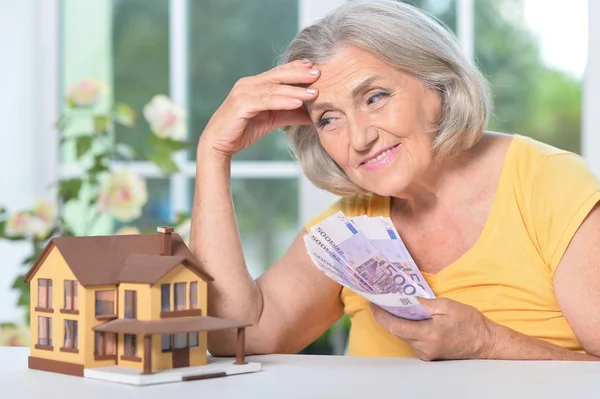 Elderly Woman Euro Bills House Model — Stock Photo, Image