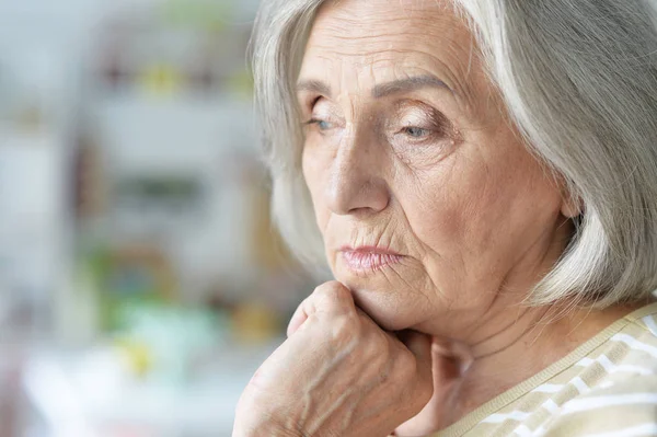 Gros Plan Portrait Femme Âgée Triste Maison — Photo