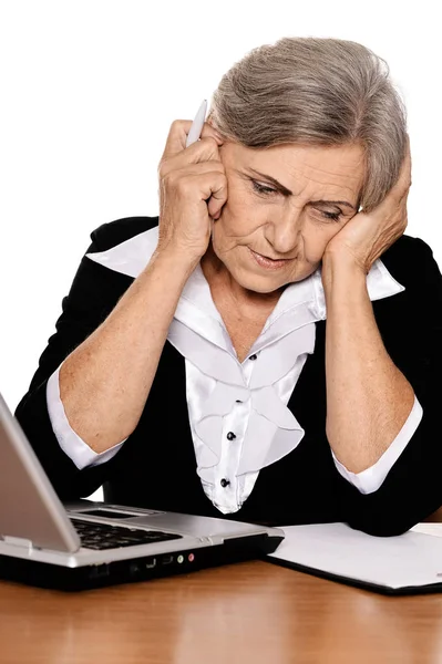 Mujer Anciana Trabajando Con Portátil Sobre Fondo Blanco —  Fotos de Stock