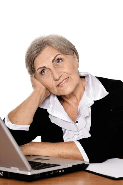 Oudere Vrouw Die Werkt Met Laptop Witte Achtergrond — Stockfoto