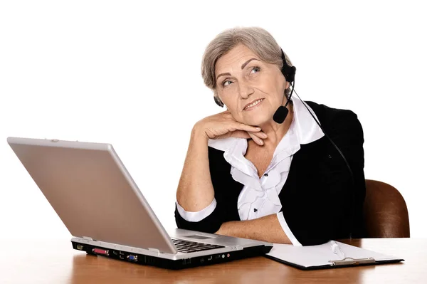 Mujer Anciana Trabajando Con Portátil Sobre Fondo Blanco — Foto de Stock