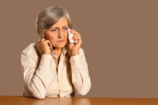 Mujer mayor con pañuelo — Foto de Stock