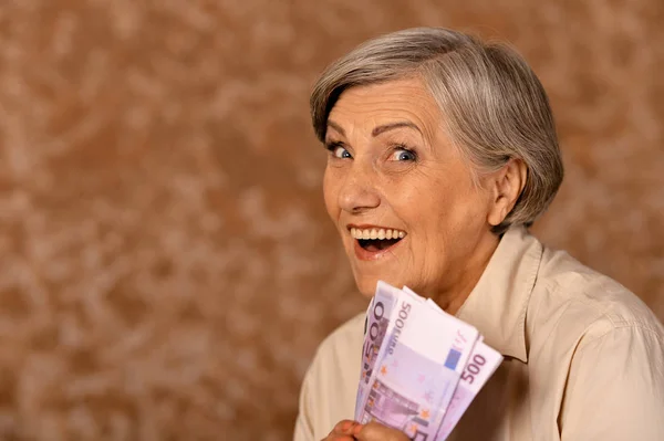 Mulher Idosa Feliz Com Euros — Fotografia de Stock